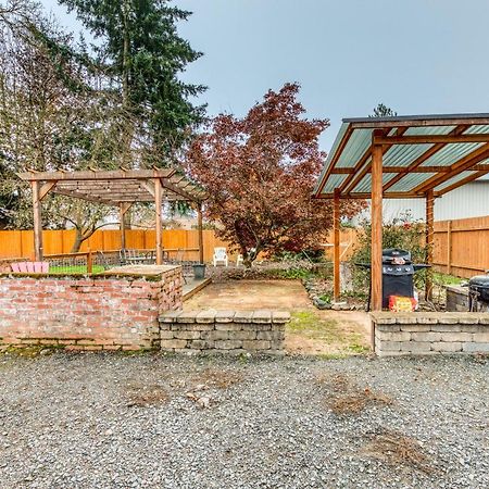 Cozy Coleman St. Cottage Bethel Exterior photo