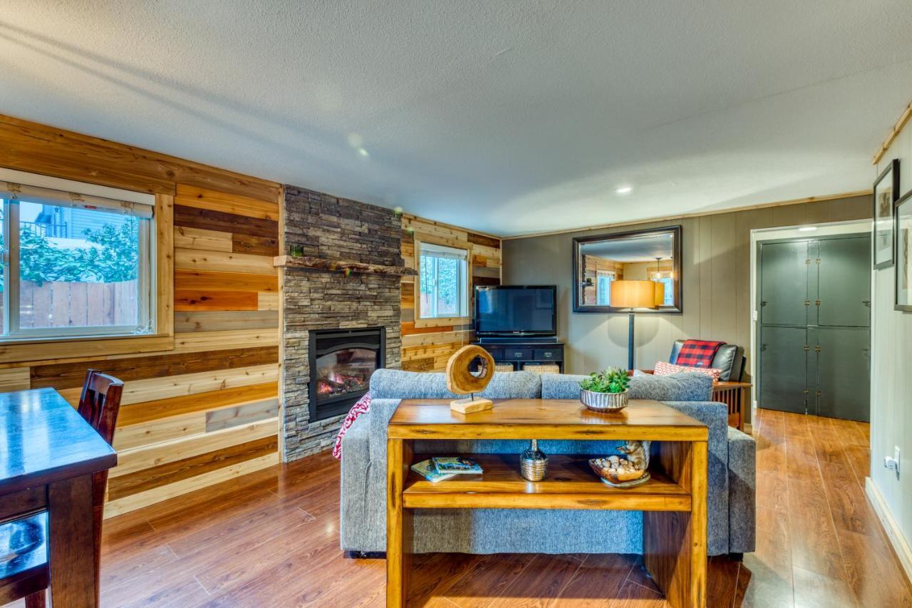 Cozy Coleman St. Cottage Bethel Exterior photo