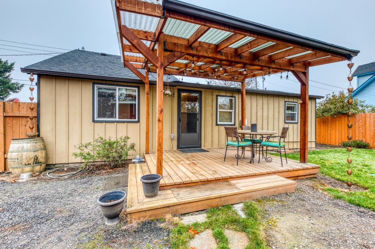 Cozy Coleman St. Cottage Bethel Exterior photo