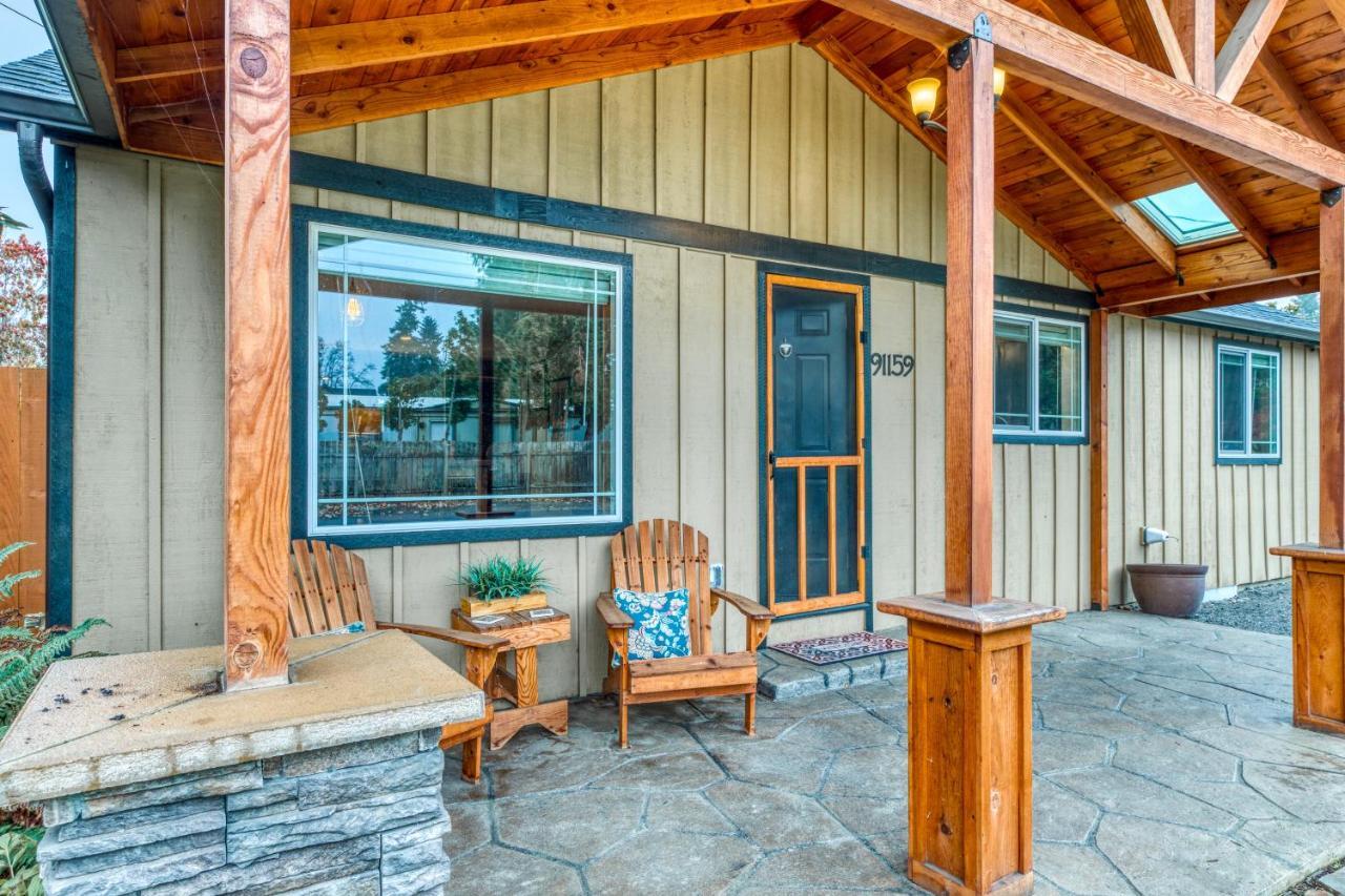 Cozy Coleman St. Cottage Bethel Exterior photo
