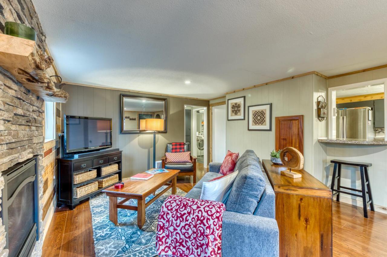 Cozy Coleman St. Cottage Bethel Exterior photo